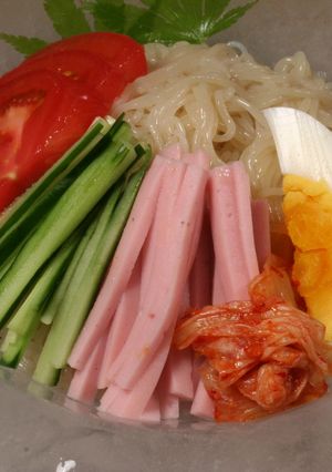 ソーセージとトマトの冷麺-レシピのメイン写真