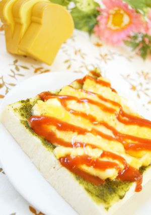 バジルソースでとろ～り卵トースト-レシピのメイン写真