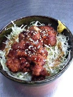 手軽で簡単!チキンのソースカツ丼-レシピのメイン写真