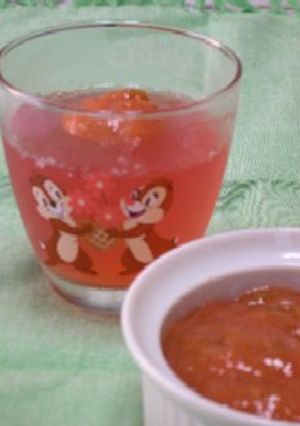 ハッピーブランドさんがミセス・ベリーさんの青梅のジャムを見てビビッと感じて作ったピンクのジュースを見て思い出した。プラムのゼリー-レシピのメイン写真