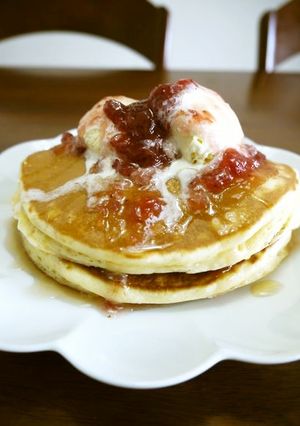 アイスがとろ~り苺ソースdeパンケーキ♪-レシピのメイン写真