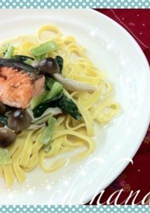 カルシウムたっぷり鮭と小松菜のスープスパ-レシピのメイン写真
