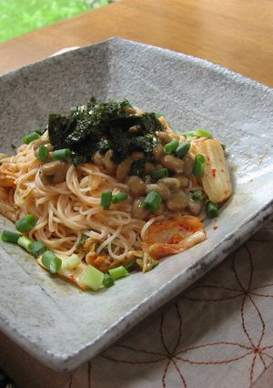 堅ちゃんにヒントをもらった納豆キムチ素麵-レシピのメイン写真