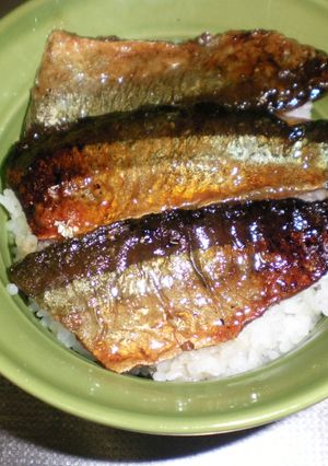 給食メニューに選ばれた✧さんまの蒲焼丼-レシピのメイン写真