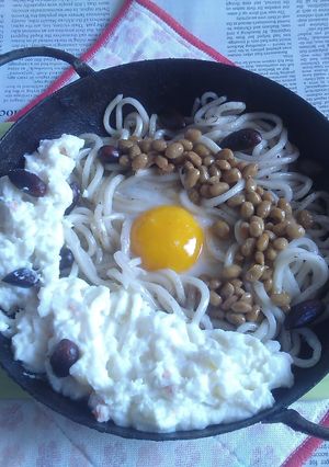 納豆月見の焼きうどんV10〜ポテサラ-レシピのメイン写真