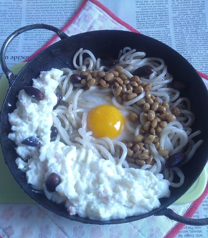 納豆月見の焼きうどんV10〜ポテサラ-レシピのメイン写真