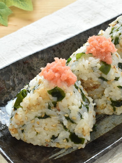 たらことわかめの鰹節おにぎり-レシピのメイン写真