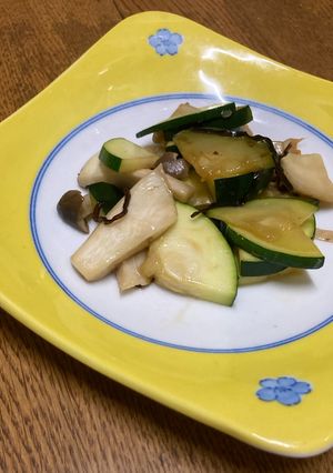 ズッキーニときのこのガーリック塩昆布炒め-レシピのメイン写真