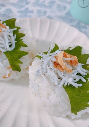 フライドオニオンとしらすの大葉おにぎり-レシピのメイン写真