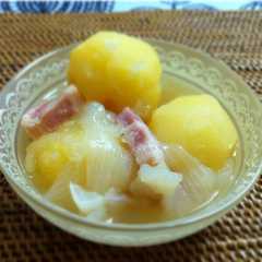 รูปของ 新じゃがとベーコンのスープ煮♪