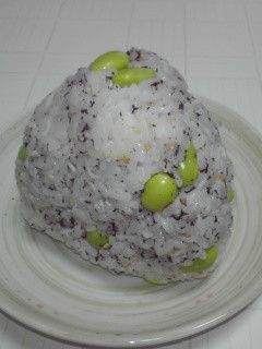 ゆかりとしらすと枝豆のおにぎり-レシピのメイン写真