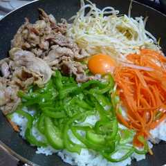 A picture of あまりもので簡単フライパンdeビビンバ.