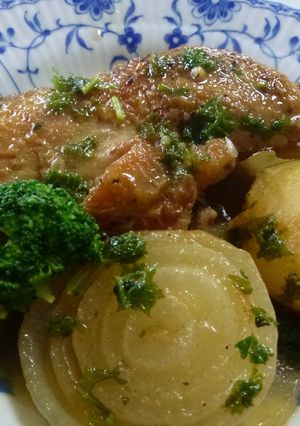鳥もも骨付き肉のコンソメ煮-レシピのメイン写真