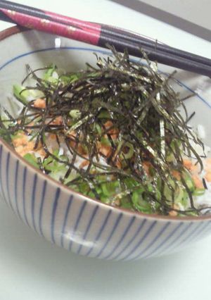 我が家の常連！鮭としらすの簡単丼ぶり-レシピのメイン写真