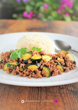 ズッキーニと挽肉のタイカレーペースト炒め-レシピのメイン写真