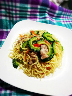 夏バテ対策!豚肉とゴーヤで塩焼きそば-レシピのメイン写真