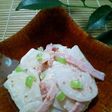 カブとハムの梅マヨ胡麻サラダ
