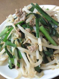 肉味噌でニラもやし炒め-レシピのメイン写真