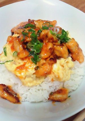 簡単〜美味★とりマヨオムレツ丼-レシピのメイン写真