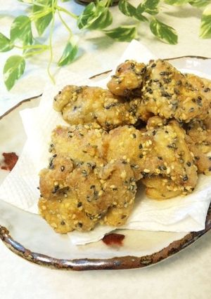 ぷちっと香ばしい♪ 白黒ゴマ唐揚げ-レシピのメイン写真