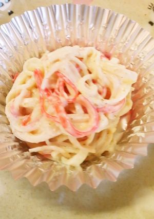 お弁当に♪かにかまのゴママヨ和え-レシピのメイン写真