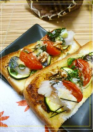 しめ鯖とトマトとズッキーニのトースト-レシピのメイン写真