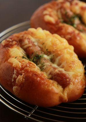 隠し味がヤバ旨！我が家のソーセージパン-レシピのメイン写真