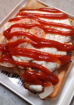玉ねぎ＆目玉焼き乗せトースト☆-レシピのメイン写真
