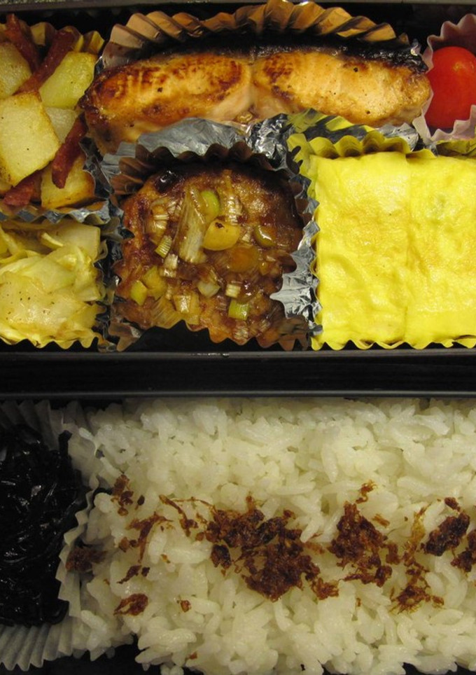 記録用☆焼き鮭と和風ハンバーグ弁当☆-レシピのメイン写真