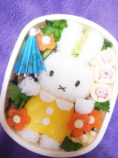 キャラ弁☆残った薄焼き卵で立体ミッフィー-レシピのメイン写真