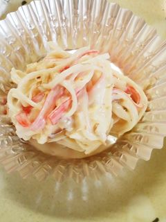 お弁当に♪かにかまのおかかマヨ和え-レシピのメイン写真
