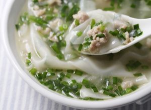 にらとひき肉のざくざく餃子スープ-レシピのメイン写真