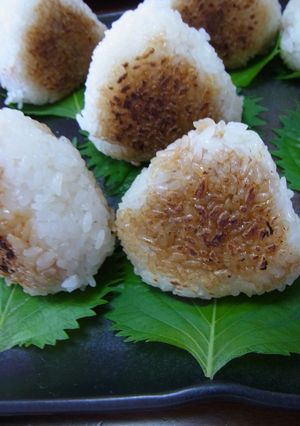 簡単！ガーリック焼きおにぎり☆大葉巻き-レシピのメイン写真