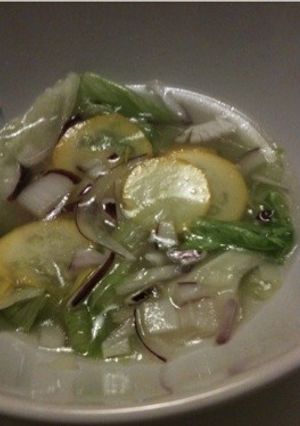 レタスとズッキーニと紫玉ねぎのスープ-レシピのメイン写真