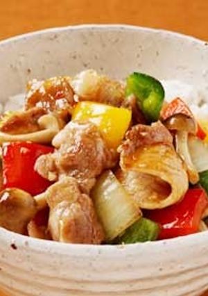 夏を乗り切る！豚肉とパプリカのスタミナ丼-レシピのメイン写真