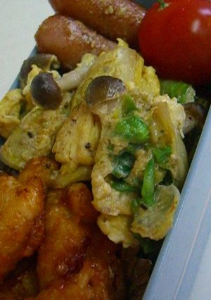 お弁当に～レタスとしめじでたまごとじ-レシピのメイン写真