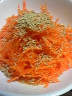 お肌にいいよ♪ニンジンサラダ胡麻風味-レシピのメイン写真