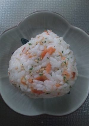 ○鮭とパセリのおむすび○-レシピのメイン写真