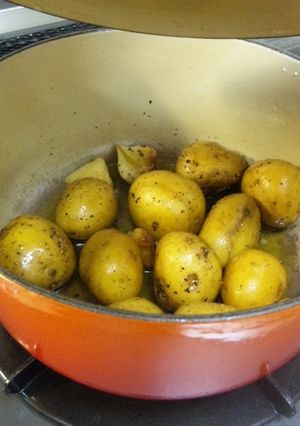 堅ちゃん丸ごと食べたいょ☆ポテト蒸し焼き-レシピのメイン写真