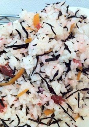 酸っぱい梅とひじきの混ぜご飯☆-レシピのメイン写真