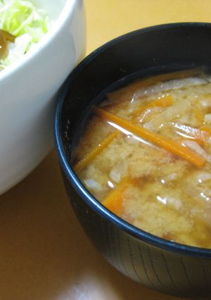 大根とにんじんのシュッシュッの味噌汁♪-レシピのメイン写真