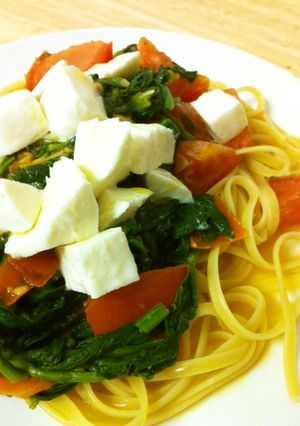 トマトとモッツァレラとほうれん草のパスタ-レシピのメイン写真