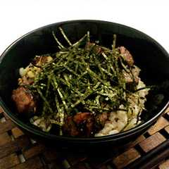 รูปของ 和風ねぎ塩サイコロステーキ丼♪