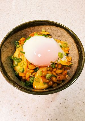 ランチに簡単！　温玉キムチ納豆丼-レシピのメイン写真