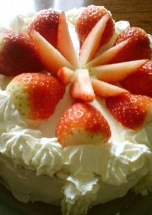 200mlでたっぷり生デコショートケーキ-レシピのメイン写真