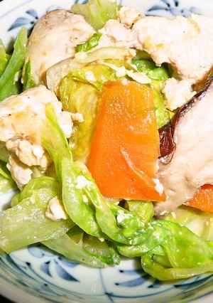 栄養UP！！レタスと鶏ムネ肉の炒めもの-レシピのメイン写真
