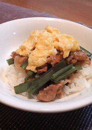スタミナ満点！！豚ニラ丼-レシピのメイン写真