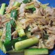 不思議と美味しい-きゅうりとエノキ炒め