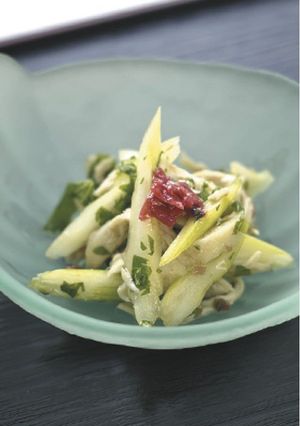 【夏にさっぱり！】セロリと鶏肉の梅肉和え-レシピのメイン写真