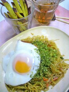 屋台風☆焼きそばon半熟目玉焼きのせ-レシピのメイン写真